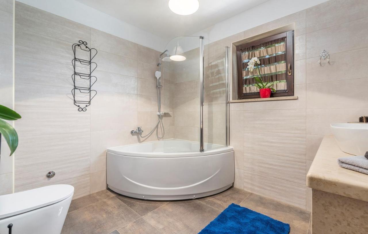 Holiday House Vita Tinjan Экстерьер фото