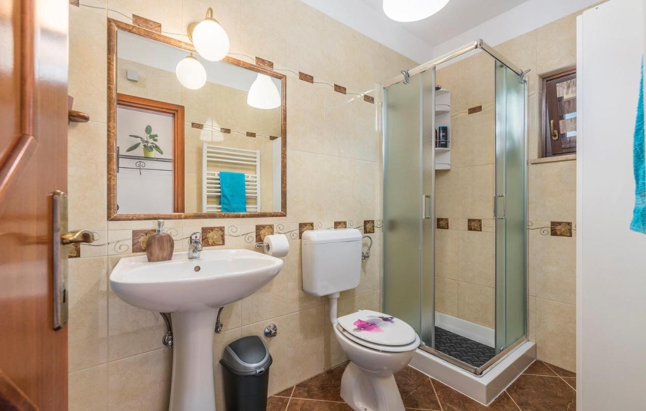 Holiday House Vita Tinjan Экстерьер фото